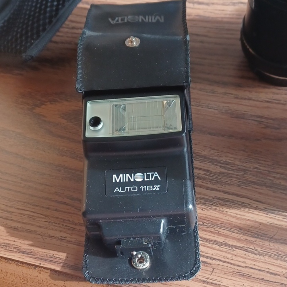 Minolta Vintage Auto 118x Hot Shoe Flash with case